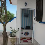 بيت شباب West Coast Surf