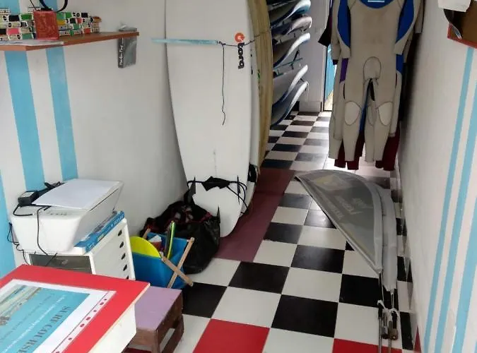 West Coast Surf אכסניה ארייה ברנקה